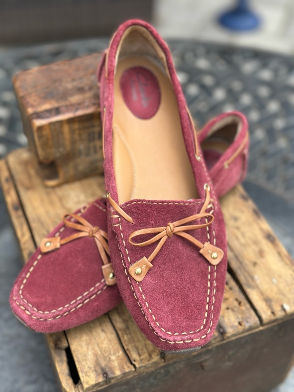 Clarks Berry Wine Suede Loafers Driving Moccasin Comfort Shoes Leather Ties - Picture 10 of 11